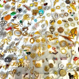 Brooch pins mix of ten each order